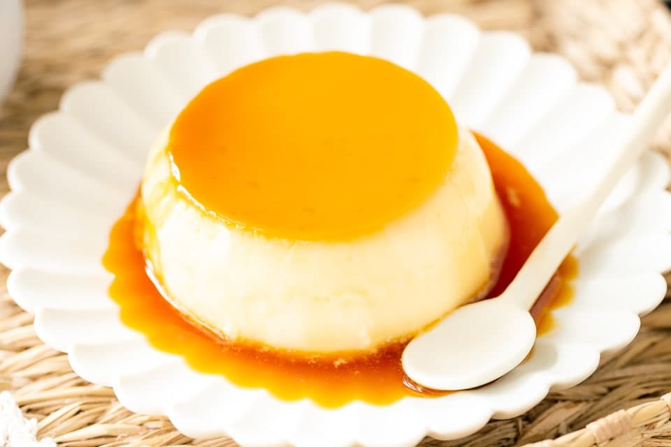 A delicious bowl of pudding, showcasing a soft and easy-to-eat dessert suitable for those with braces.